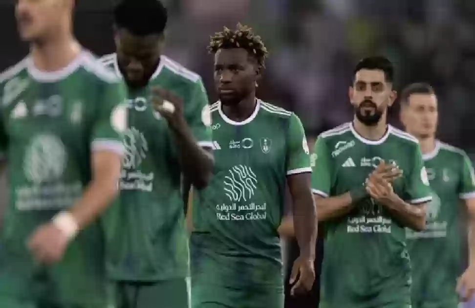 المحترف في الأهلي السعودي يغادر الفريق رسميا 