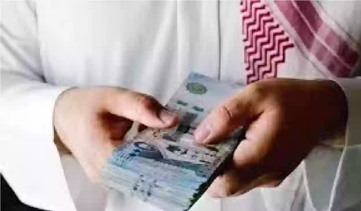 العاملين في السعودية زيادة 700 ريال و 7 ايام اجازة