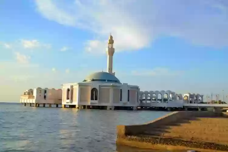 مسجد جدة العائم 