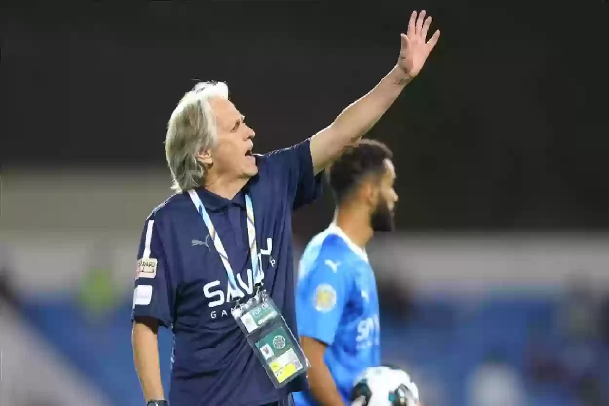 خيسوس يقرر استبعاد محترف الهلال من الكلاسيكو أمام الأهلي 