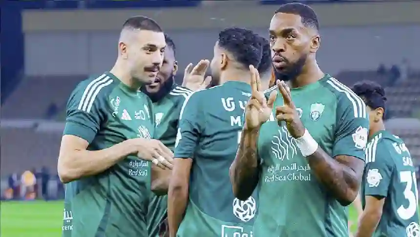 ثلاثية الهلال تفتح له أبواب المجد