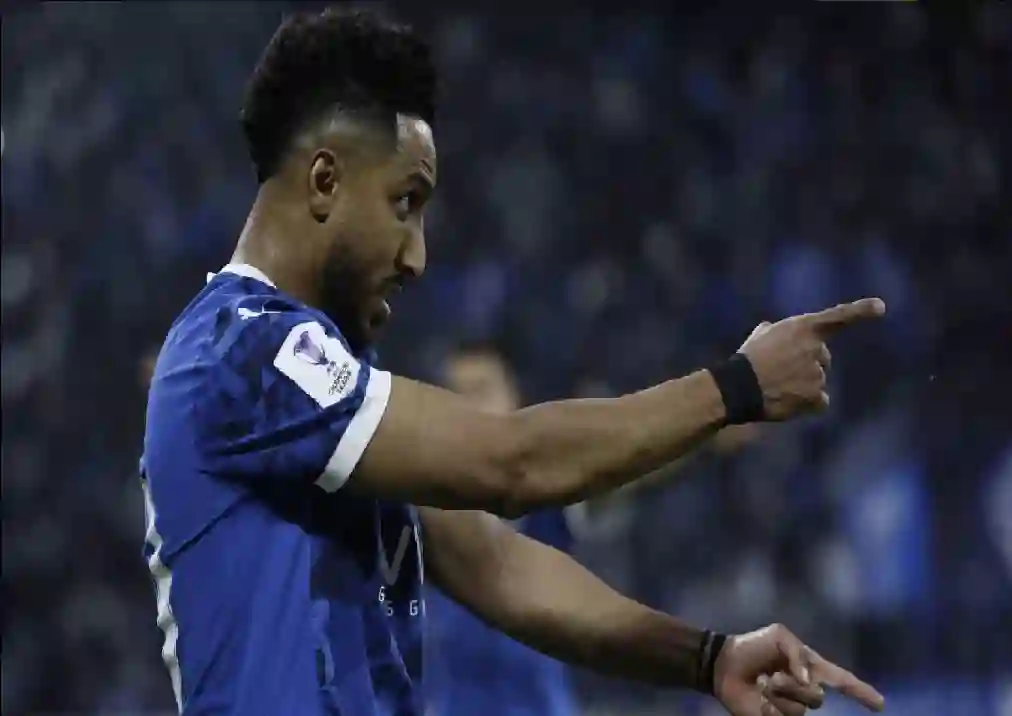 الهلال يجدد عقد سالم الدوسري