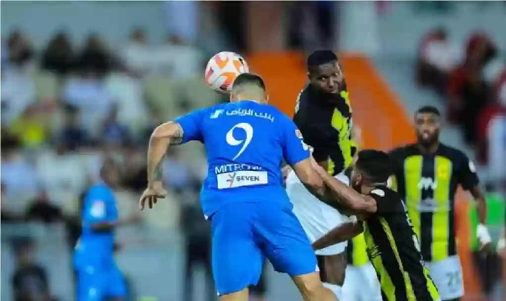 جدل تحكيمي في كلاسيكو الهلال والاتحاد