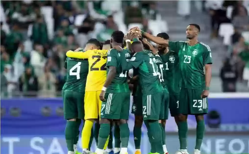 مدرب أستراليا يشيد بثنائي المنتخب السعودي