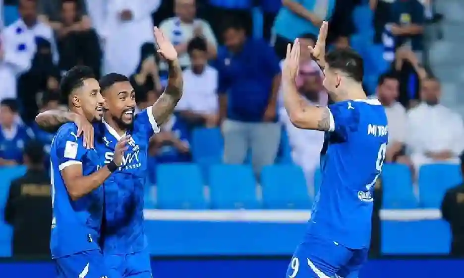 الهلال يحسم موقفه