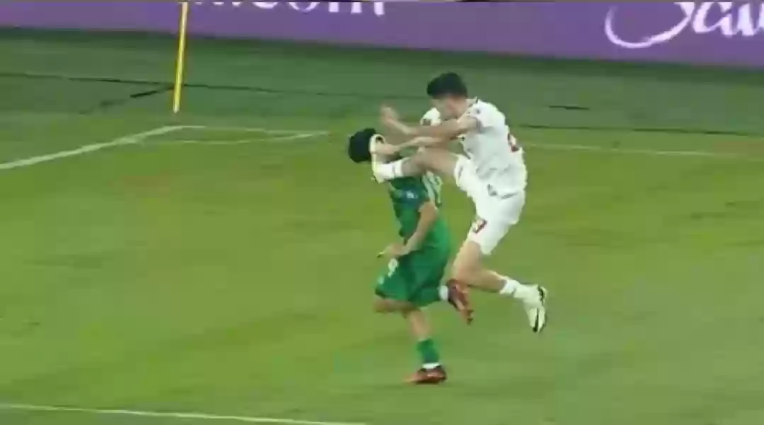 هل لاعب إندونيسيا أمام السعودية يستحق الطرد