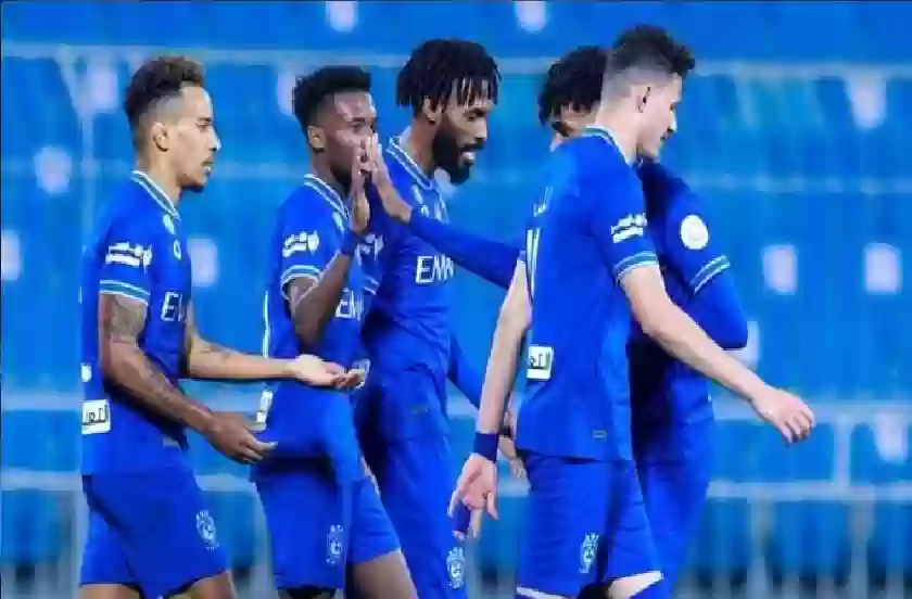 نجم عراقي يشعل الأجواء بهجوم على لاعب الهلال