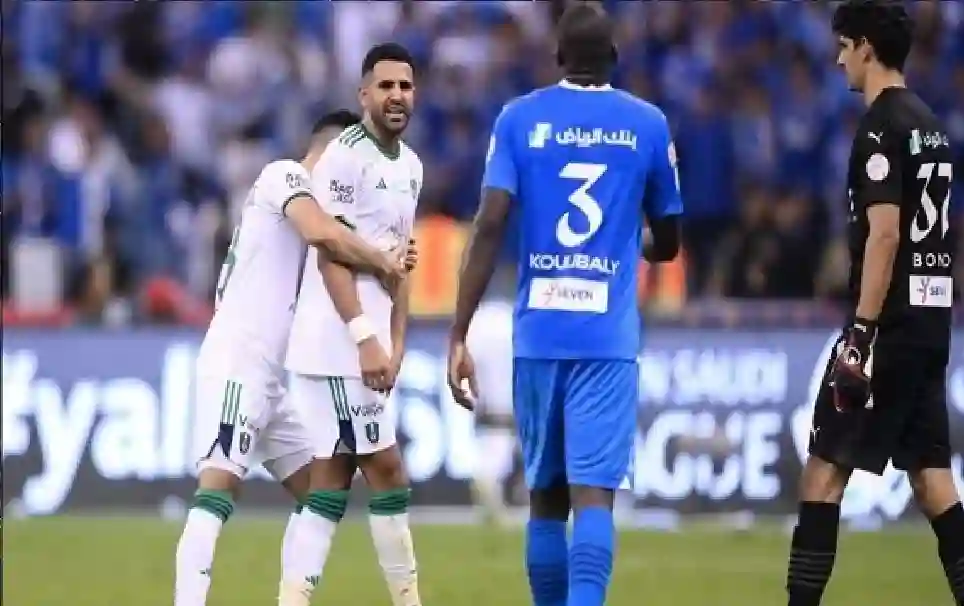 الكشف عن طاقم حكام الكلاسيكو المنتظر بين الهلال والأهلي